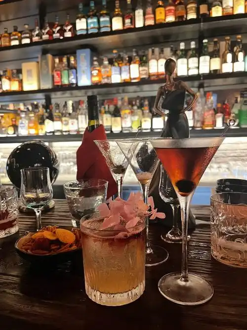 假装都是我一个人喝的不喝酒还能干嘛