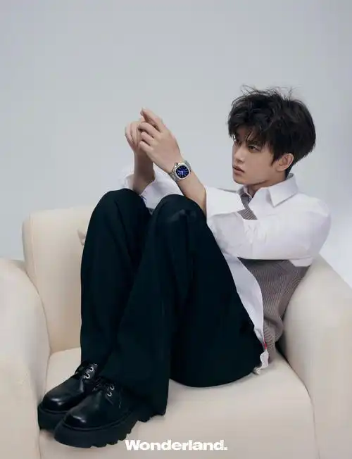 任嘉伦 x@新视线wonderland@任嘉伦allen白衬衫&朋克黑衣出镜wonder