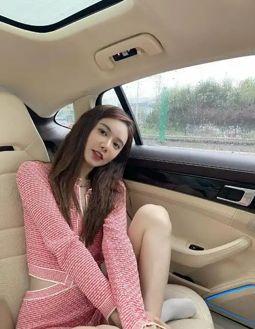 nba湖人头号美女粉丝美娜初体验我也不闲着身材日渐圆润