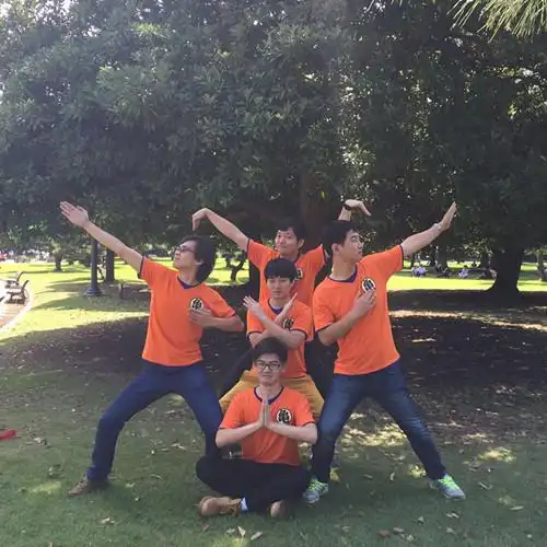 【图二】五只"龟"摆出基纽特种部队的造型