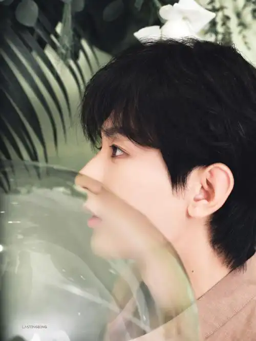 细致到毛孔的那种,手划过睫毛,嘴唇,眼睛…反复舔屏不客气#成毅狐妖小