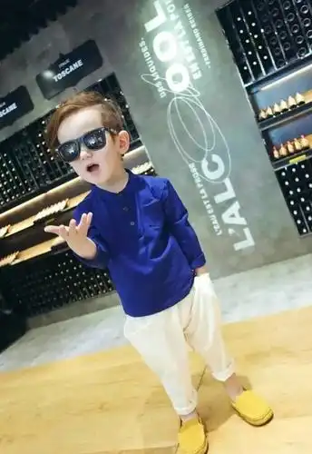 一个萌一个帅据悉周嘉诚jackson还有个哥哥周泽西stephan中文说得溜溜