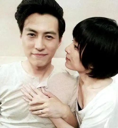 靳东居然娶了二婚老婆,而且还是我们熟悉的李佳?简直让人捉摸不透.