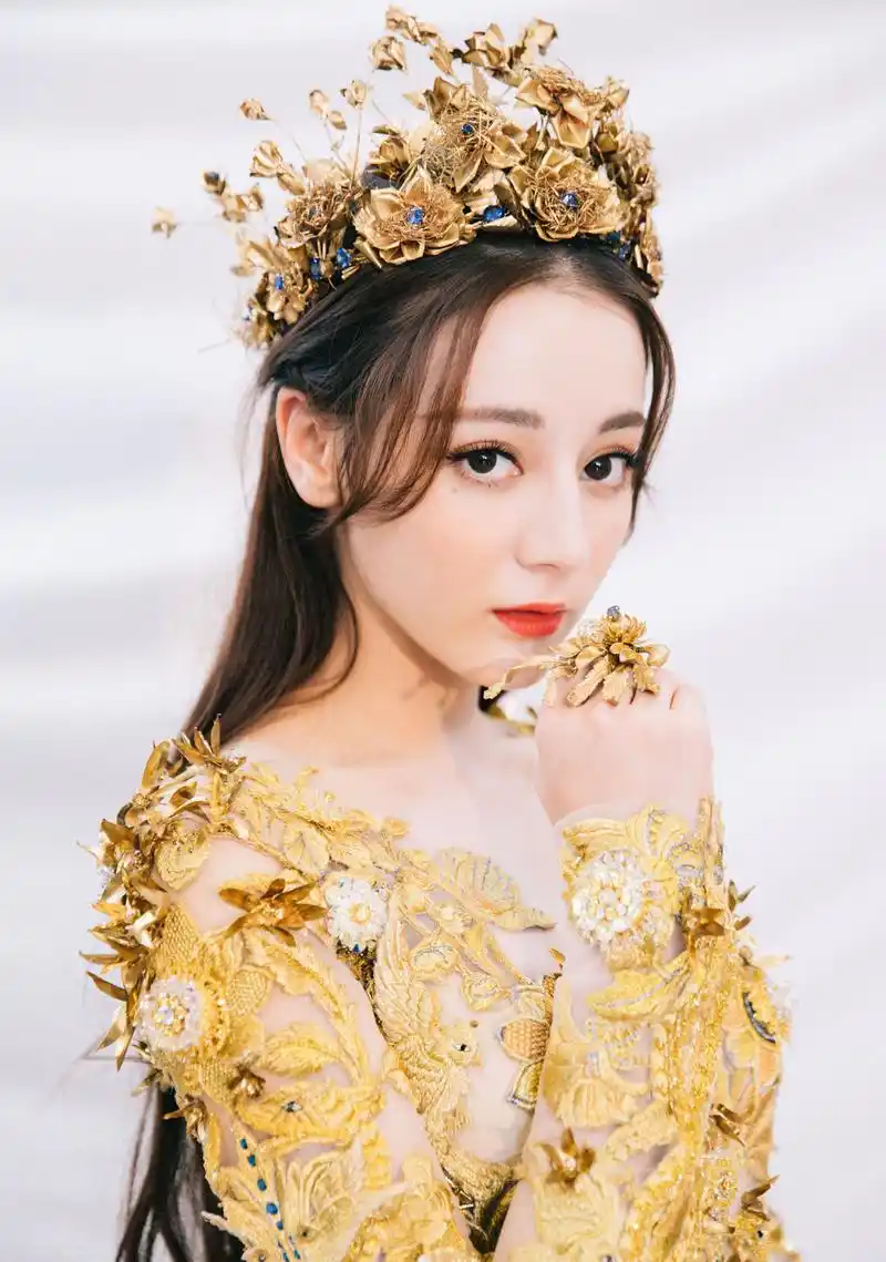 金鹰女神迪丽热巴亮相惊艳众人,太美了!