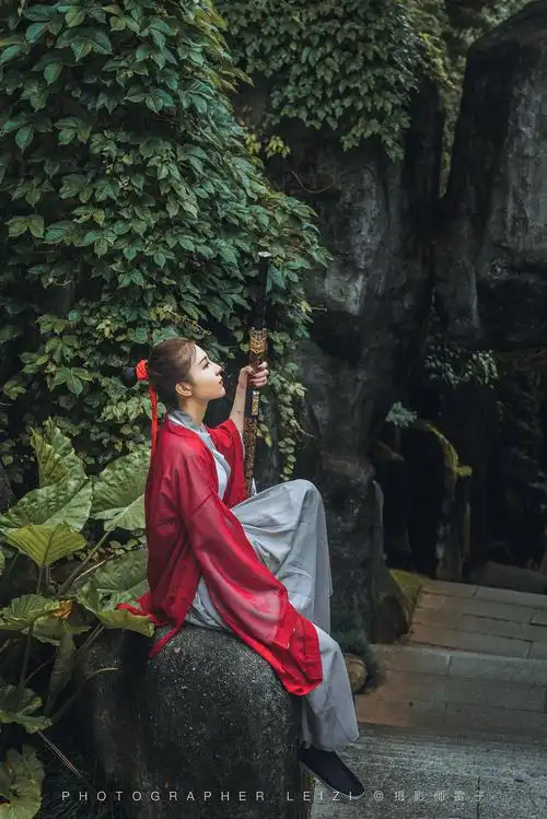 喝酒女侠古风竹收录收藏夹查看更多摄影1素材0海报0酒5添加表情喜欢ta