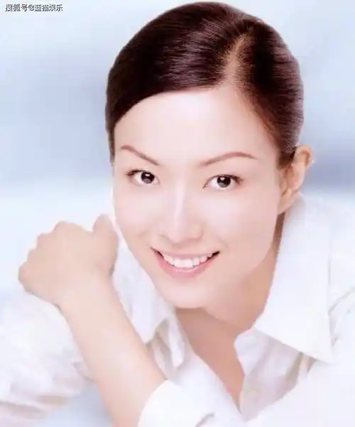 50多岁了,郑秀文还以不雅的方式博眼球,曾10多次陪跑金像奖_许志安_网