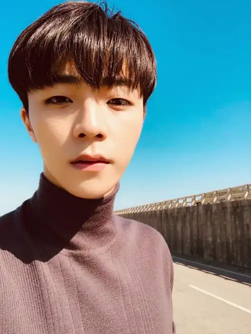 娱乐圈最会自拍的男明星, 躲过了赖冠霖和陈立农, 看到他心动了