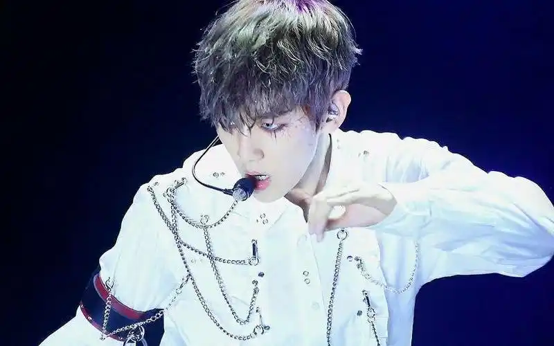 gucci 天才爱豆sense王 可盐可甜边伯贤 踩点眼神顶胯杀