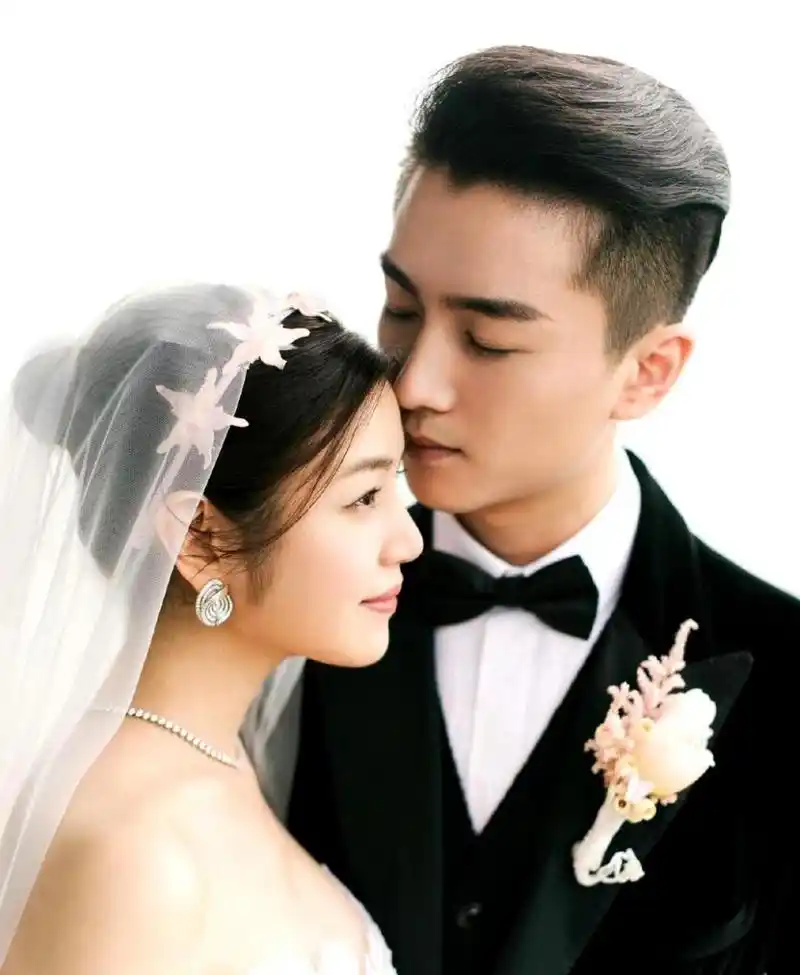 这些备受娱乐圈喜爱的明星结婚照,汇聚成了一幅充满魅力的画卷!