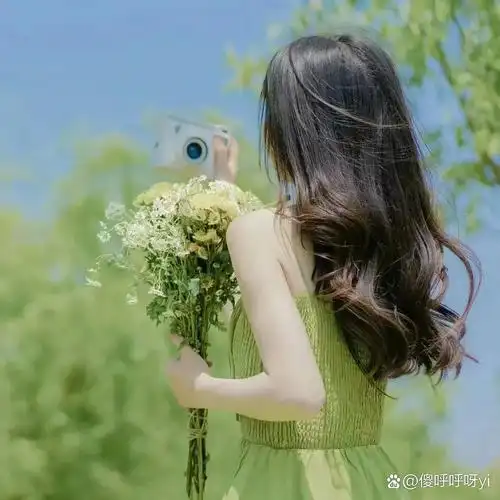 女生头像:唯美背影,氛围感十足! #女生# #头像