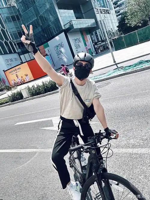 从易烊千玺到吴磊,从小小少年到花美男,它为何如此受年轻人热捧