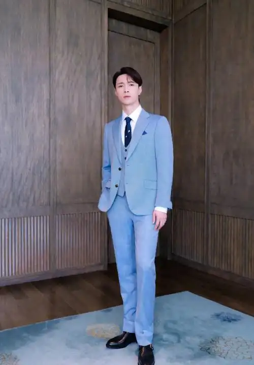 看他穿上蓝西装后,我都心动了|张艺兴|绯闻|恋情_新浪新闻