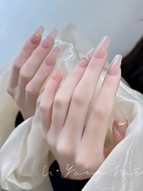 气质裸色显白简约美甲