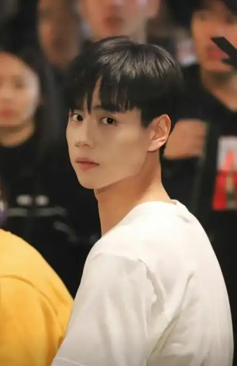 本想普通度过一生的胡一天,没想到因为朋友的一句话往后生活竟然翻天