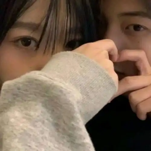 qq真人情侣头像一男一女世界上只有一个爱人