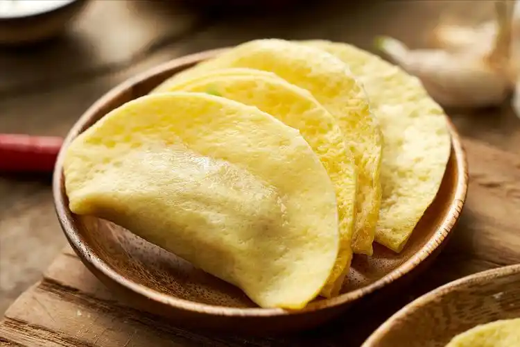 做蛋饺,一个平底锅就搞定,色泽金黄,口感鲜香,寓意财源广进