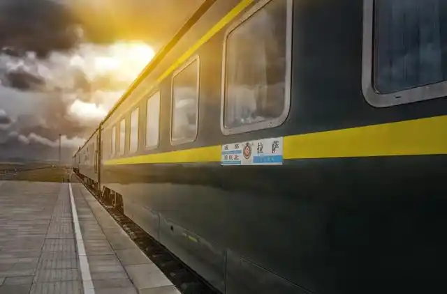 海西,可可西里无人区,昆仑山,念青唐古拉山脉,圆自己一个火车进藏梦