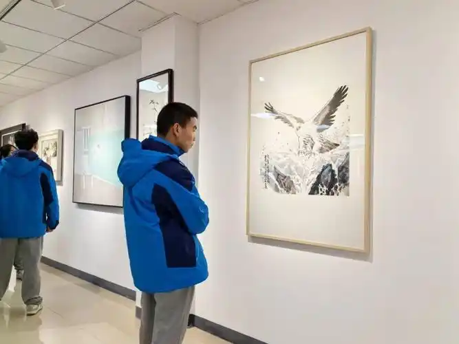以美育人助力学生心灵成长通州湾中学举办名人名家名作进校园书画展