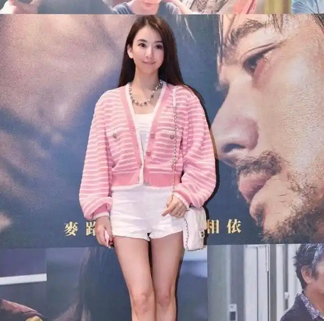 文:气味 23日,方媛更新最新动态,她在个人社交平台账号上晒出自己与
