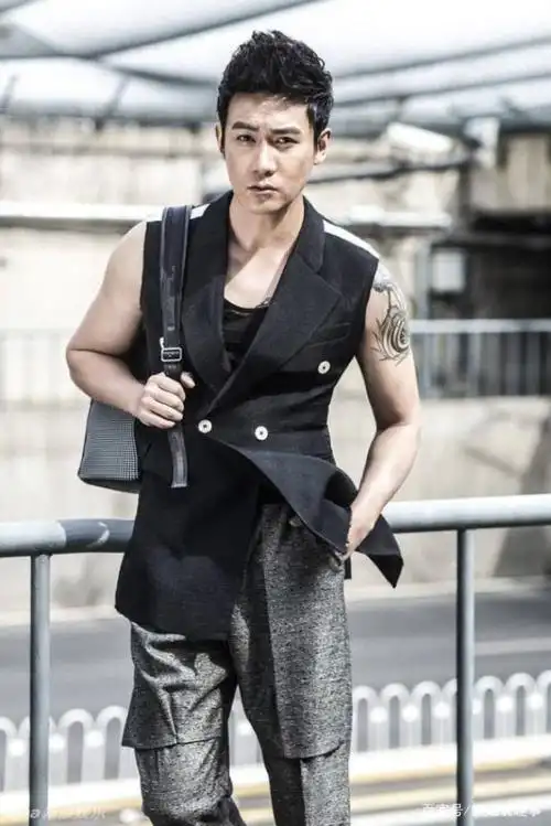 陆毅难逃中年危机,胖到怀疑人生,网友大呼:还我陆男神!