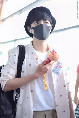 肖战穿衣图鉴救命我被这男孩的衣品治愈了