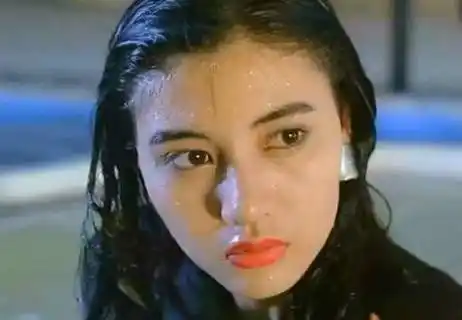 她3岁出道,后获得选美冠军,做富商"情妇"多年,今生活幸福_李嘉欣_作品