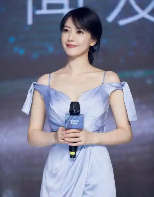 怀孕引半个娱乐圈送祝福,网友调侃比"劈叉"大方多了_微博_消息_赵丽颖