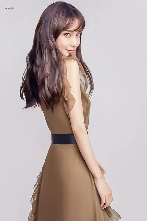 2003年,angelababy以模特身份在香港出道.