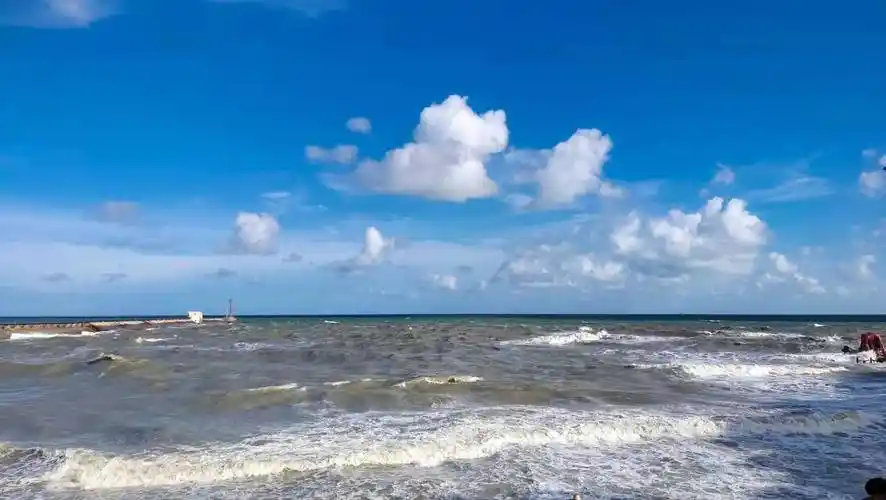 拒绝身材焦虑,打造清爽养眼穿搭_蓝色_夏天_天空