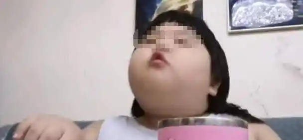 原创3岁吃播"小网红"的背后,是一部我们看不到的