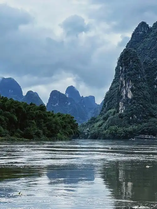 从柳州开车到桂林一路风景非常美碰到阴雨天,一路上雾蒙蒙图1是20元