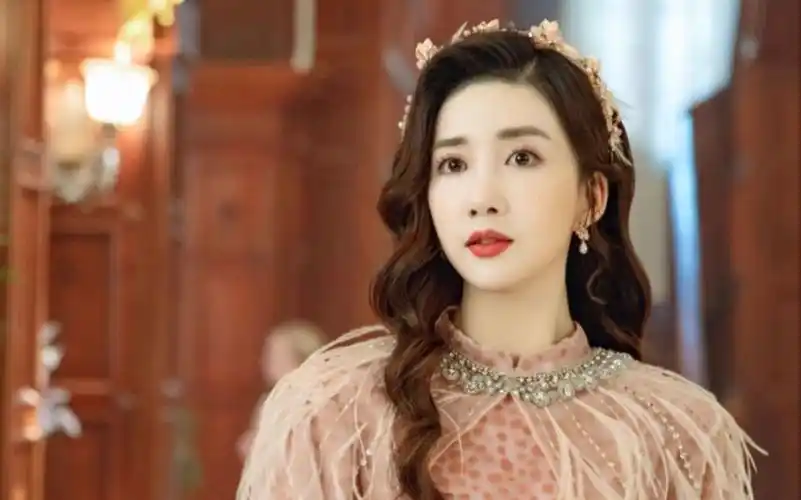 【陈欣予】"小叔叔,霜儿回来了"