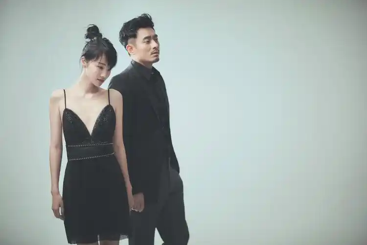 龄龙夫妇写真来袭陈龙章龄之合体演绎文艺复古风