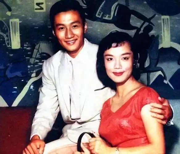 回顾谢贤近70岁时与20岁少女相恋两千万分手费是否符合市场规律