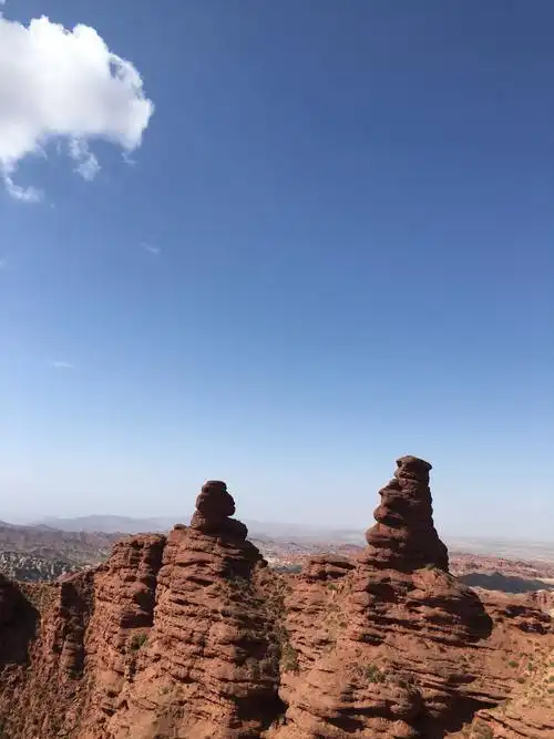 平山湖峡谷情人石