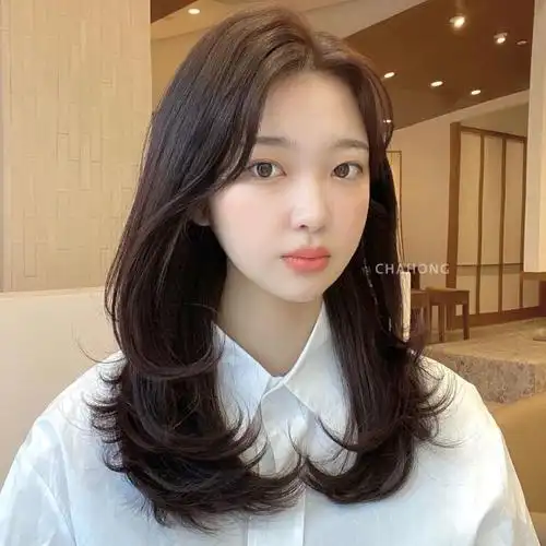 女人30岁别烫羊毛卷,太老气,有这10几款就够了