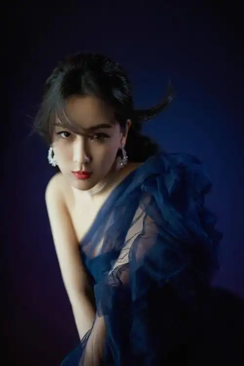 [消息]马苏透纱长裙亮相时尚盛典 获"年度时尚闪耀演员"奖项