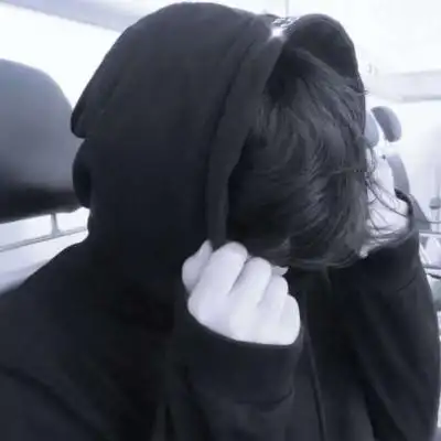 伤感帅哥低头头像,男生头像图片-回车桌面