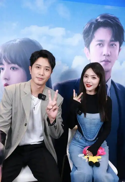 蔡文静彭冠英新浪扫楼##彭冠英不期而至