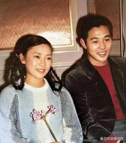 李连杰对利智说咱们两个女儿挺奇怪的长得像谁