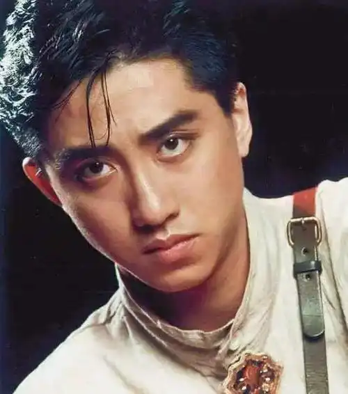 曾经的庾澄庆那么帅气,却有君子气息,只耍酷,不恋爱.