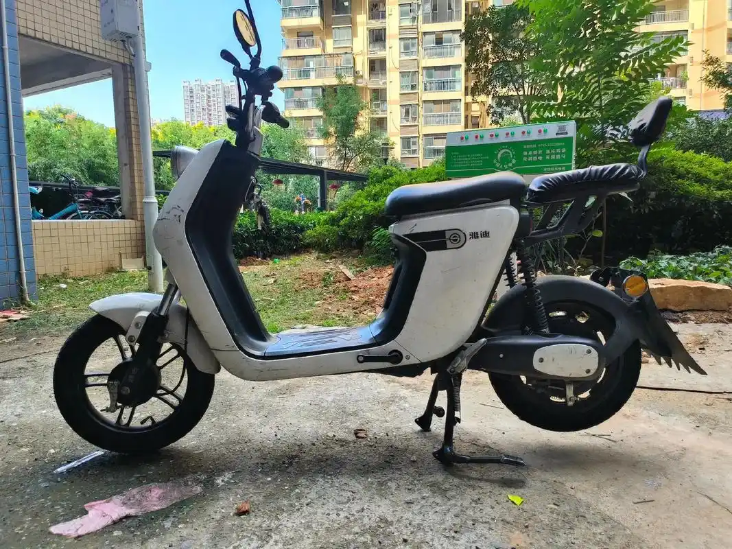 二手电动车.雅迪2020年的电动车带牌照.锂电池48v24a - 抖音