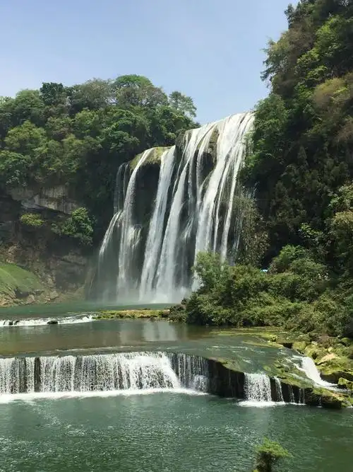 我喜欢和朋友一起去游览祖国和世界各地的大好河山,我更喜欢在游览中