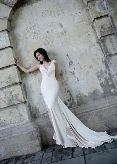 干练的锁骨发型精致又松弛#万茜白月光造型#济南·邢记老婆爱吃螺蛳粉