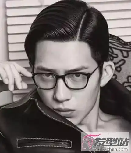 男生侧分油头发型 油头这样分更帅气有型