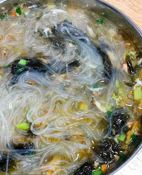 榨菜虾皮粉丝汤!汤底鲜美,榨菜嘎嘣脆!简单营养又美味!