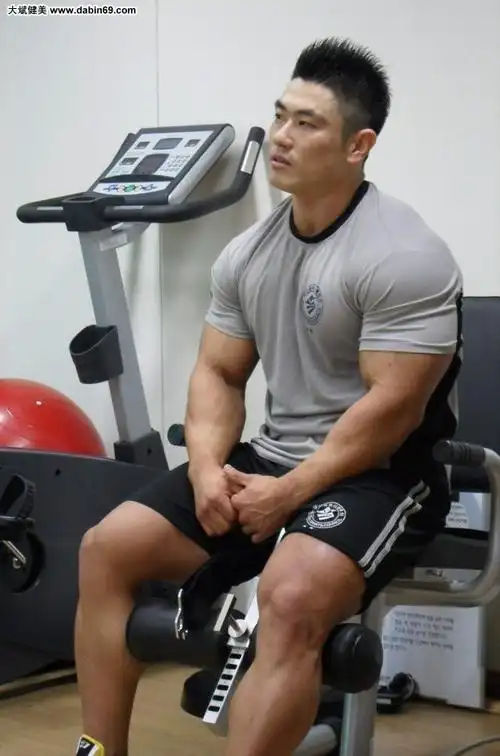 我也发这个韩国90公斤级选手的片