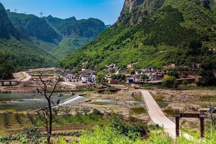 肖建军,作品《山里人家》