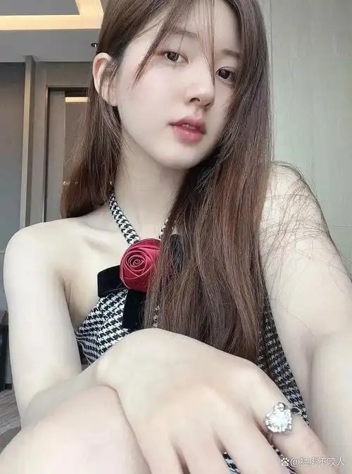 赵露思身材曝光:头身比例尴尬,高颅顶画风突出