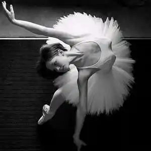 微信性感舞者头像点击鼠标右键下载